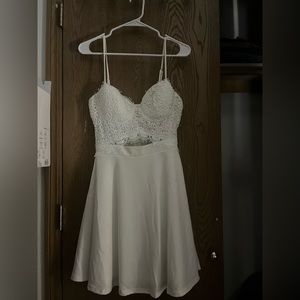 windsor, white dress, size large but fits like medium
